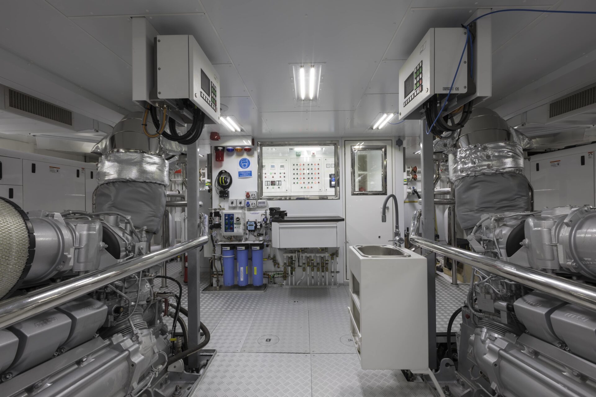 Sala macchine di uno yacht Mangusta Yachts