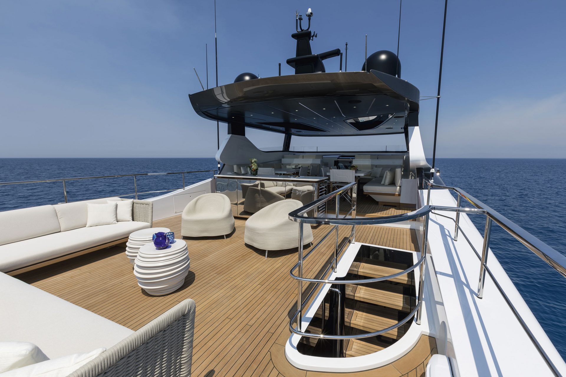 Yacht Mangusta, terrazza lounge sul mare