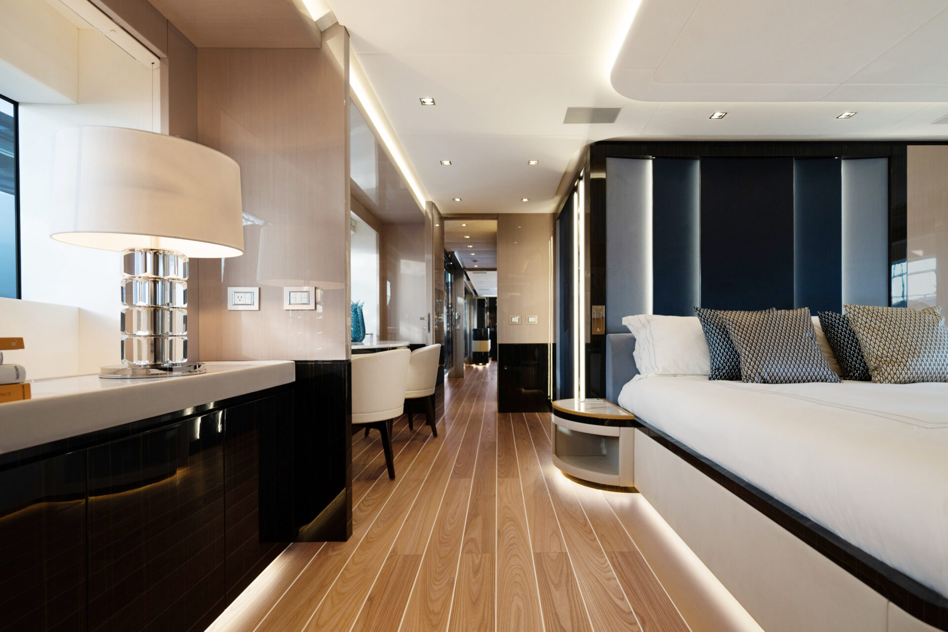 Cabina lussuosa di uno yacht Mangusta