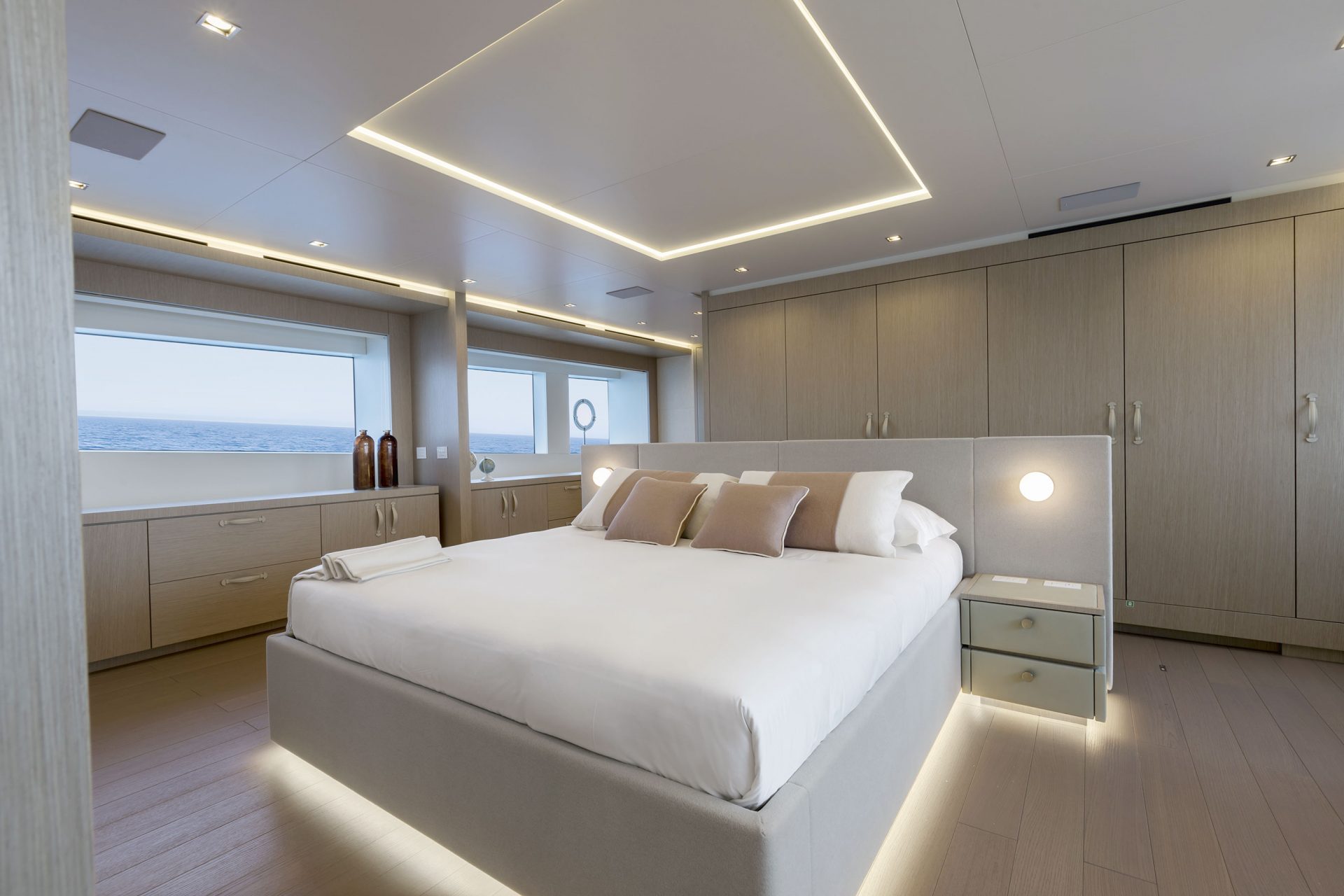 Suite elegante Mangusta Yachts, vista mare.
