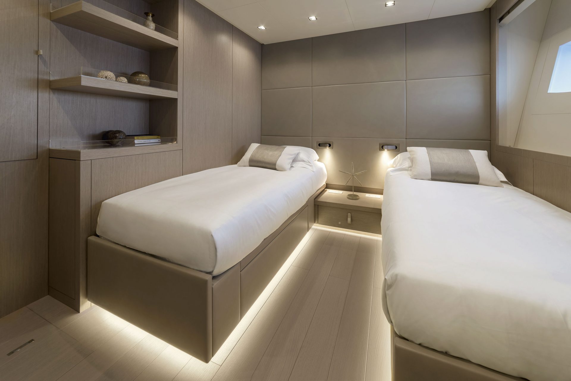 Cabina doppia di lusso su Mangusta Yachts