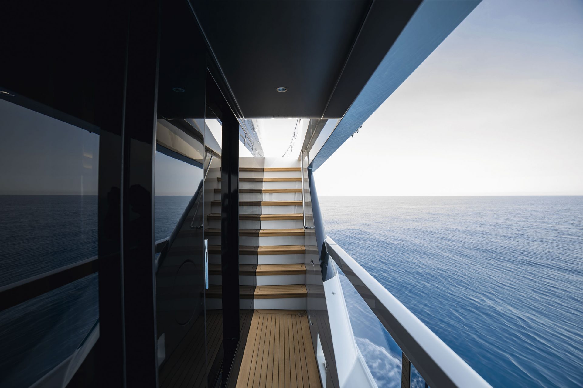 Scale esterne lussuose su yacht Mangusta.