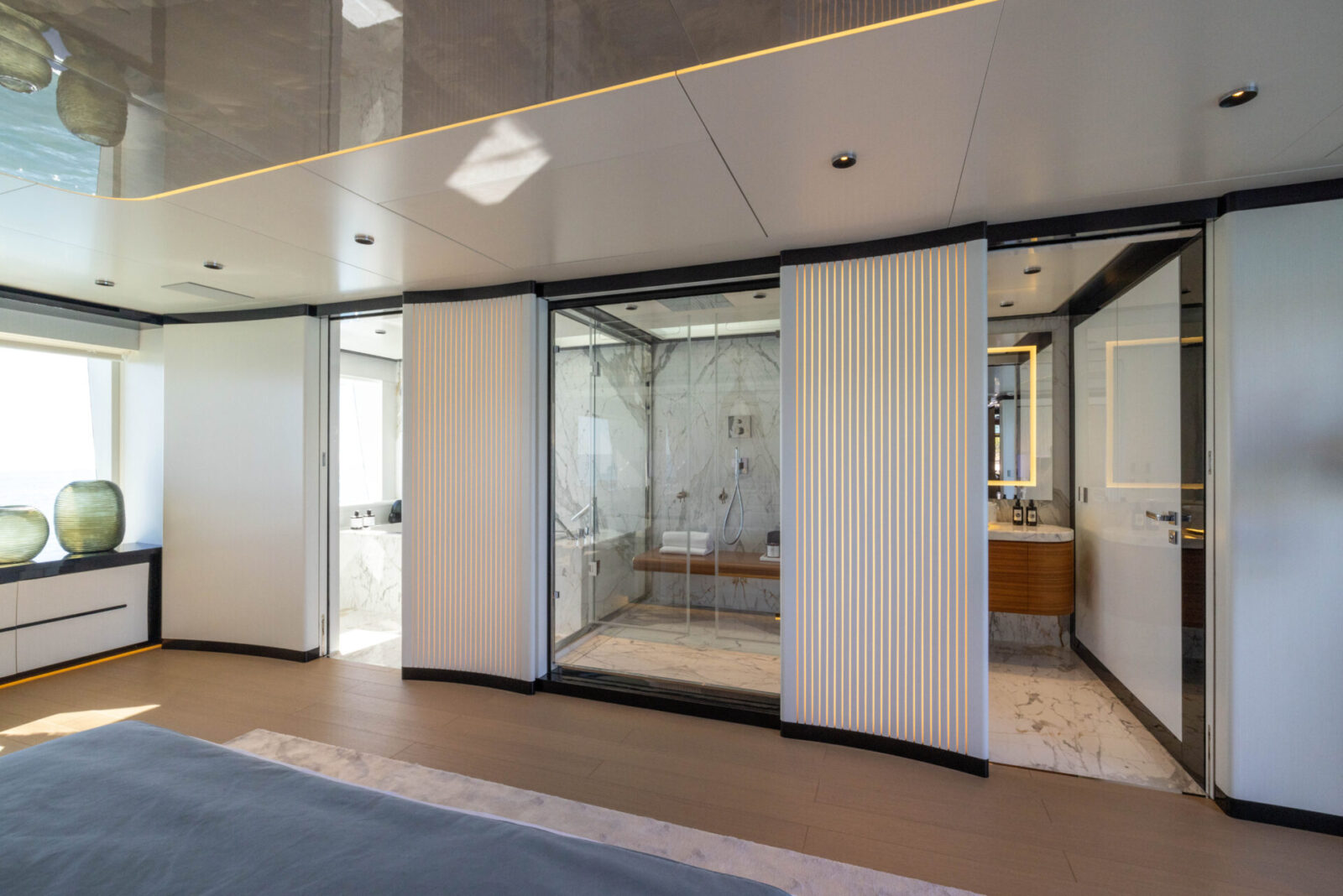 Interni eleganti del bagno Mangusta Yachts