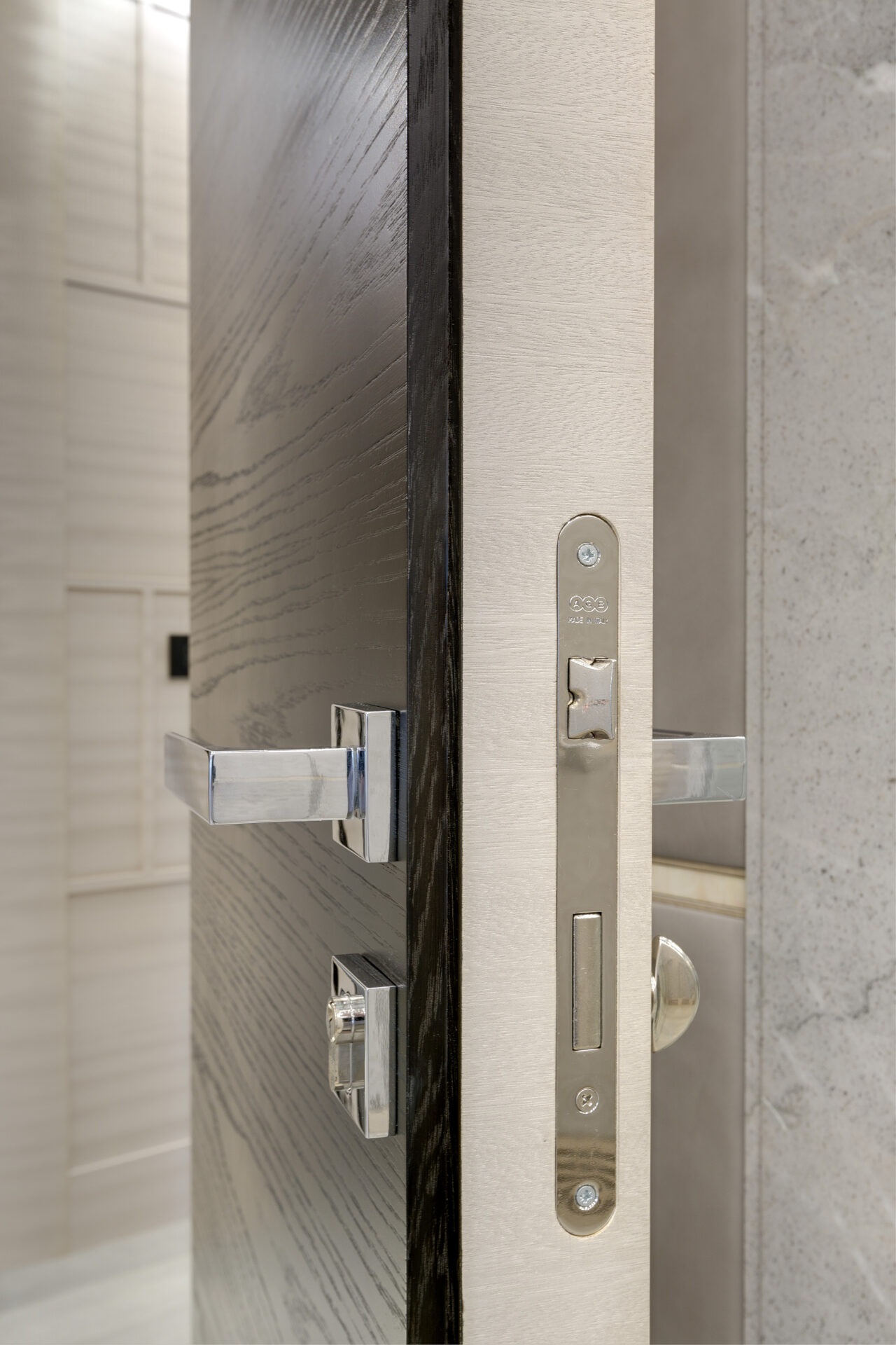 Dettaglio maniglia porta interna yacht Mangusta