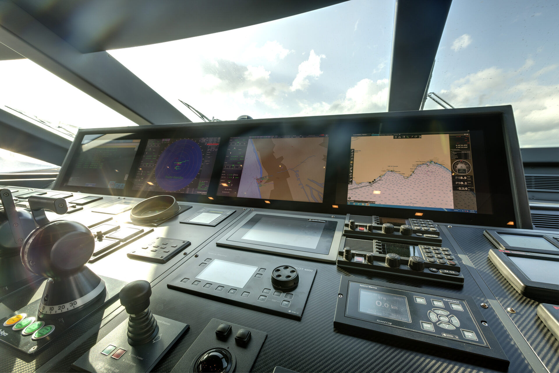 Pannello di controllo avanzato del Mangusta Yacht