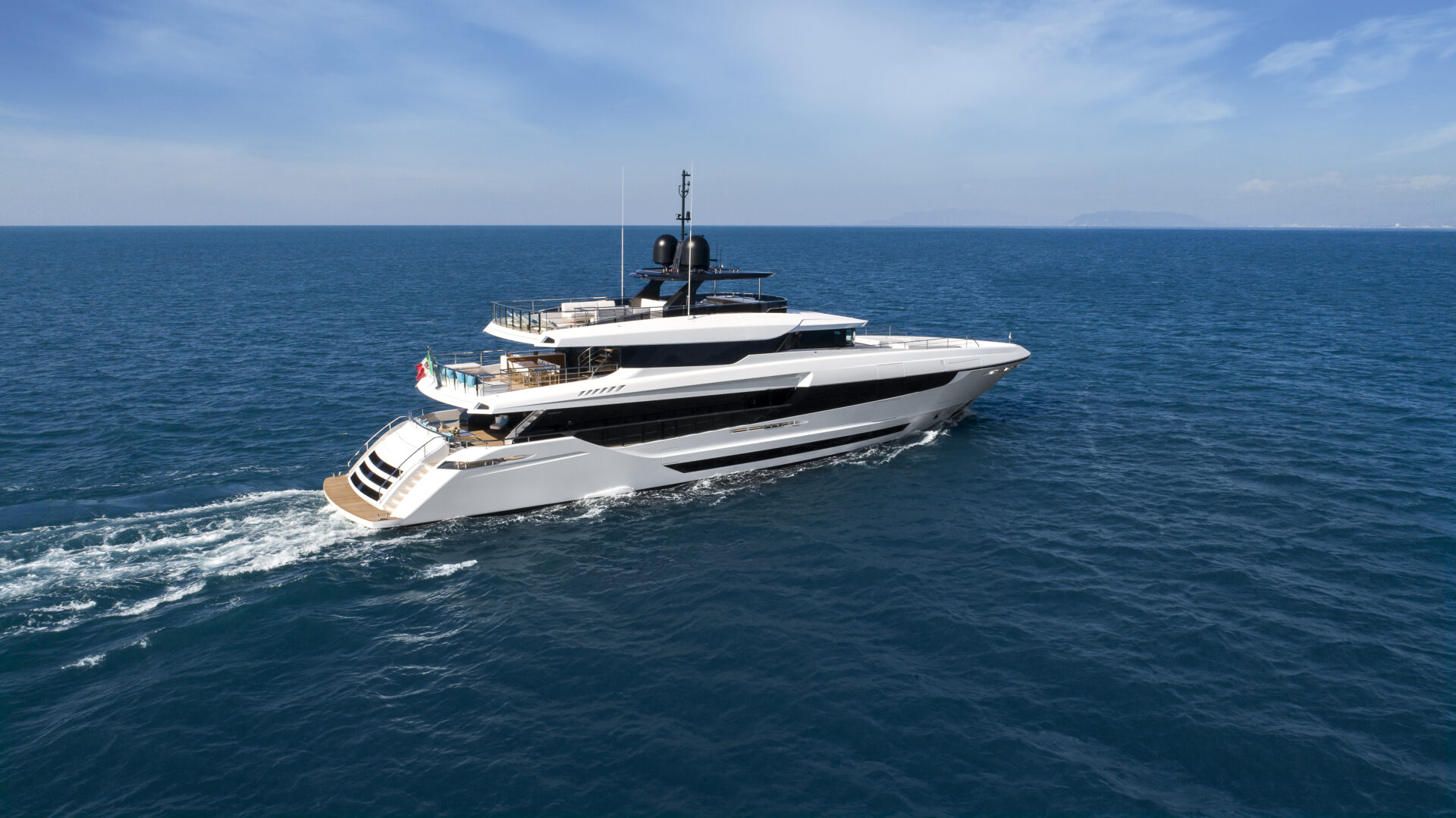 Mangusta yacht sailing on open sea, side view