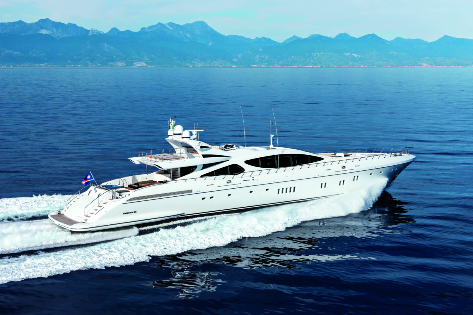 Яхта Mangusta 105