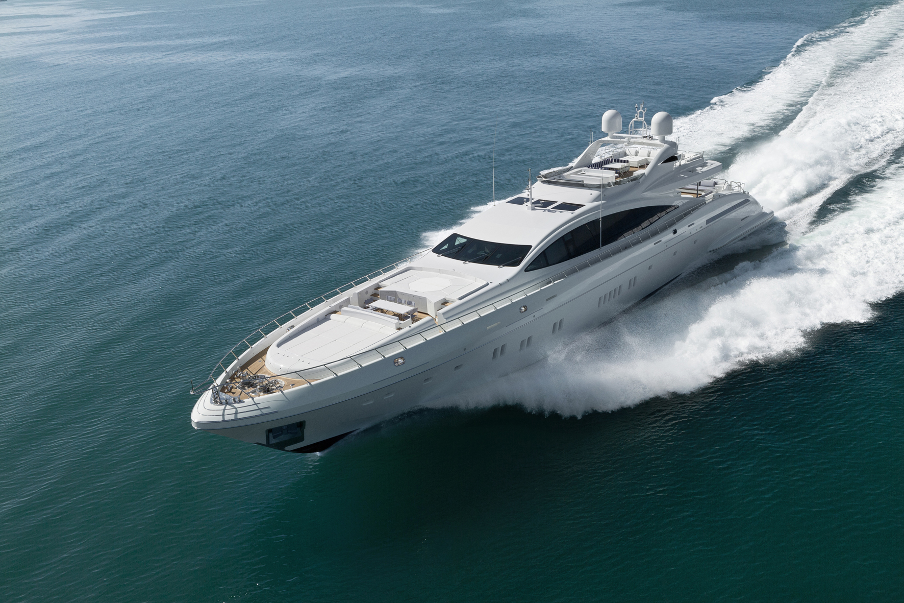 Mangusta yacht cruising at high speed