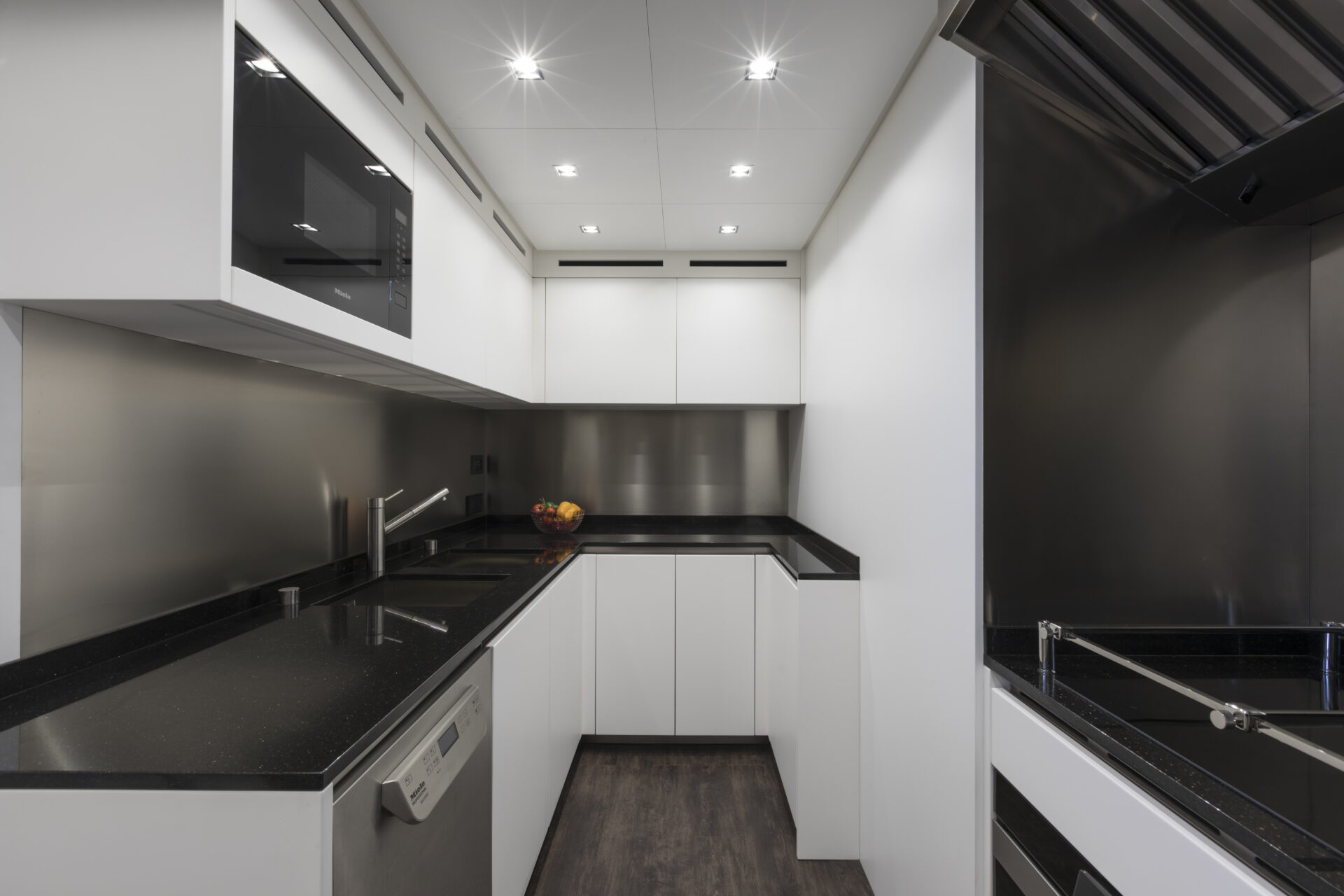 Cucina moderna yacht Mangusta, design elegante