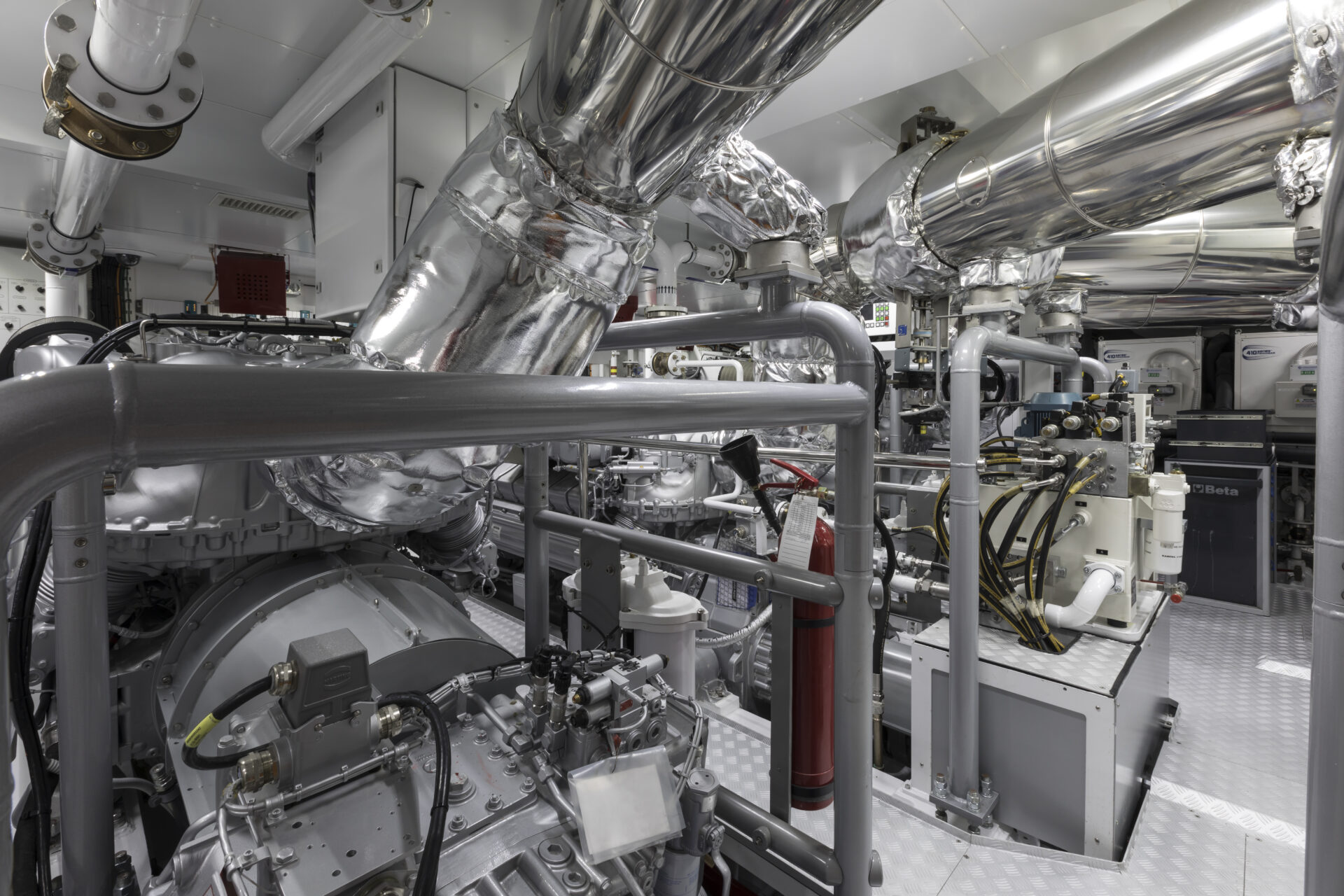 Motore sala macchine yacht Mangusta dettagliata.