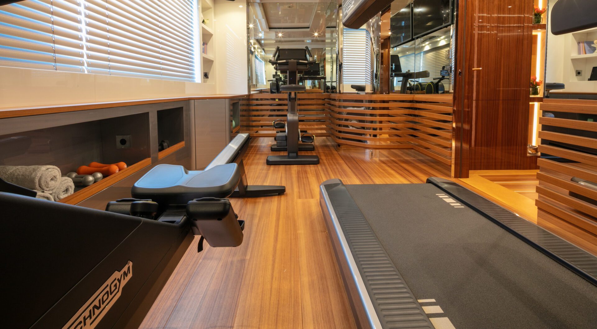 Palestra di lusso a bordo Mangusta Yachts.