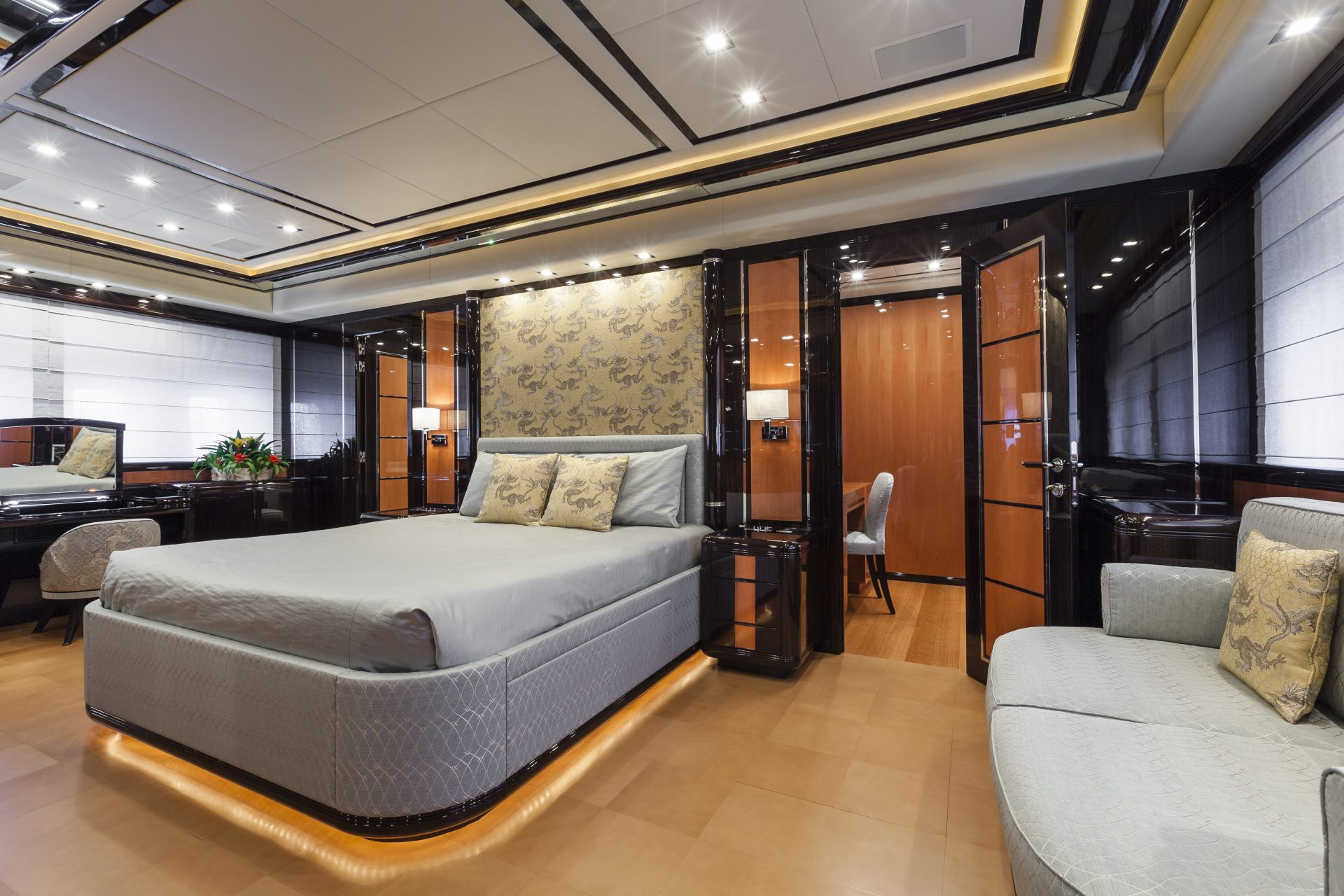 Cabina lussuosa su yacht Mangusta Yachts.