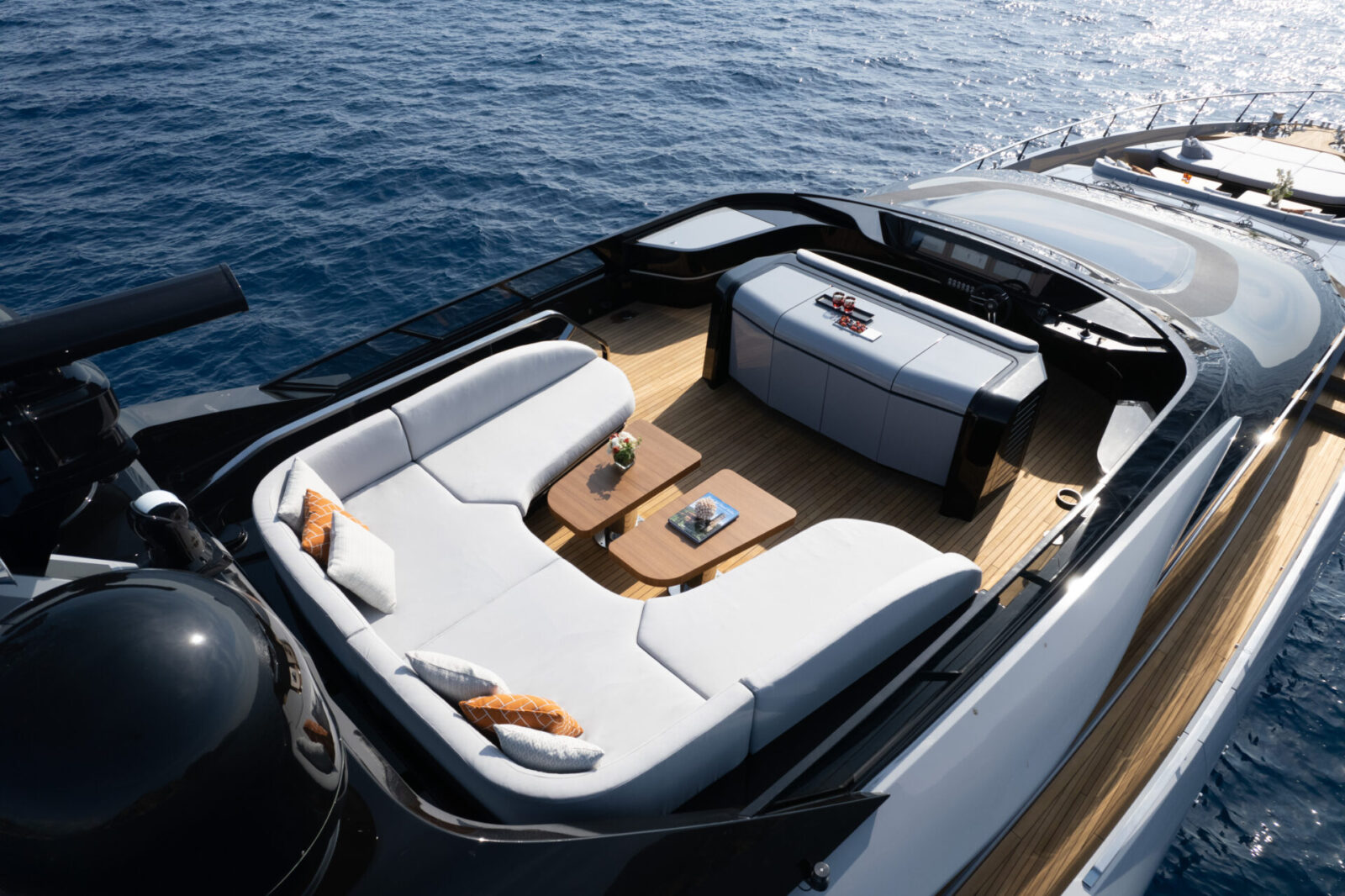 Terrazza solarium Mangusta Yachts vista mare