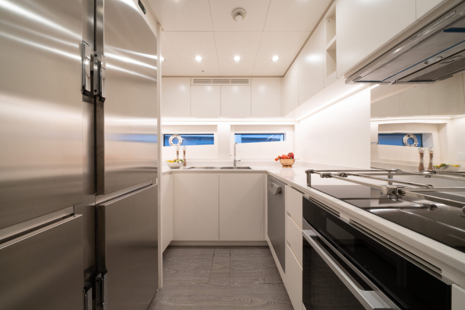 Cucina moderna yacht Mangusta Yachts, design elegante.