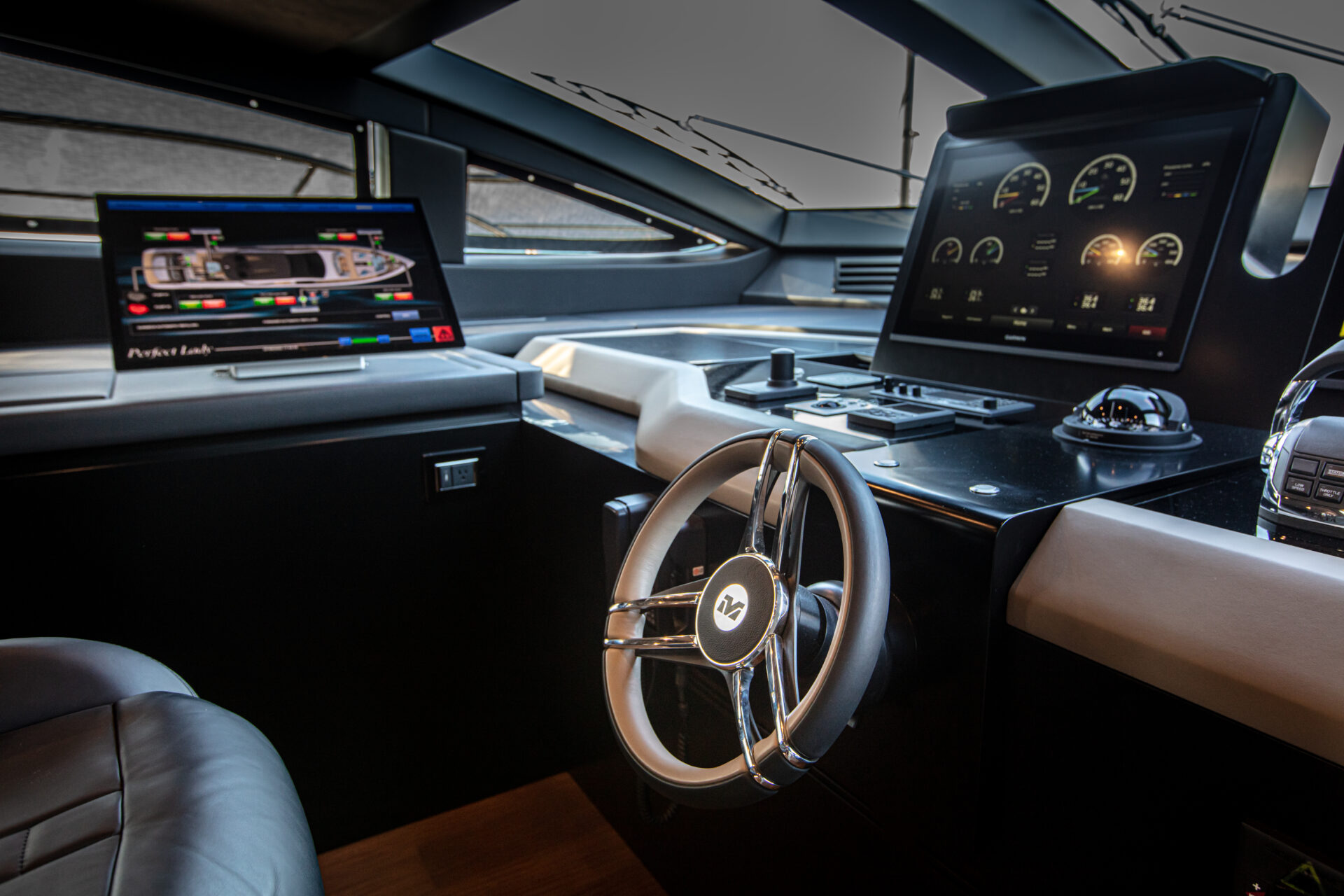 Pannello di controllo plancia Mangusta Yachts.