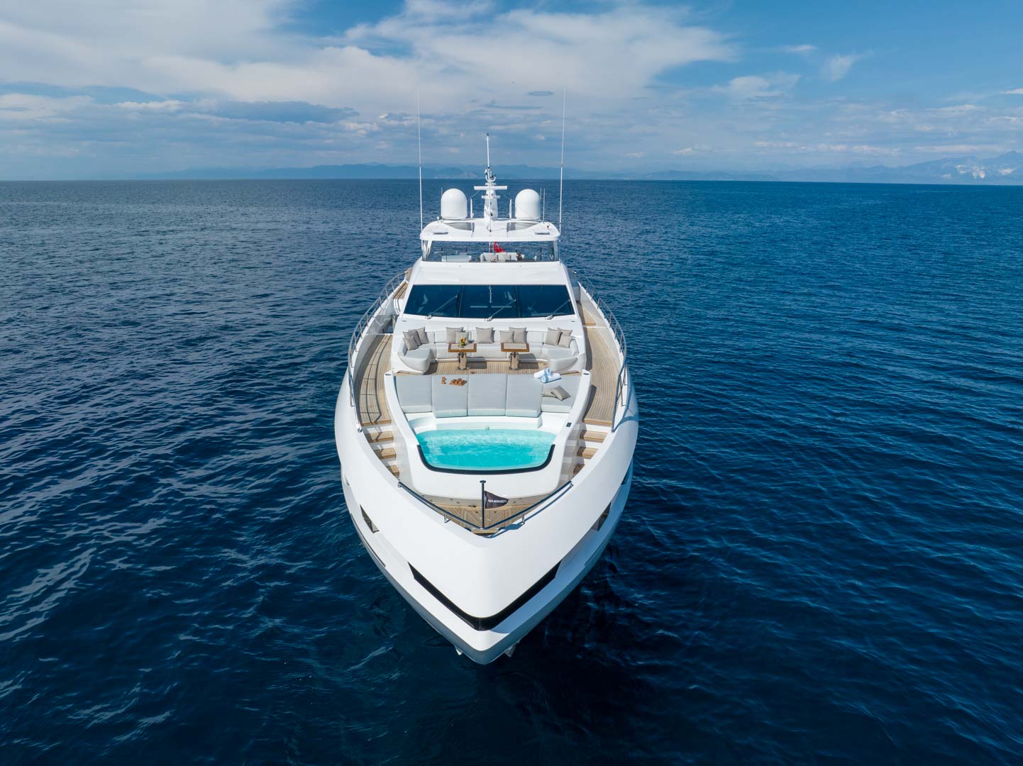 Yacht Mangusta con piscina vista mare