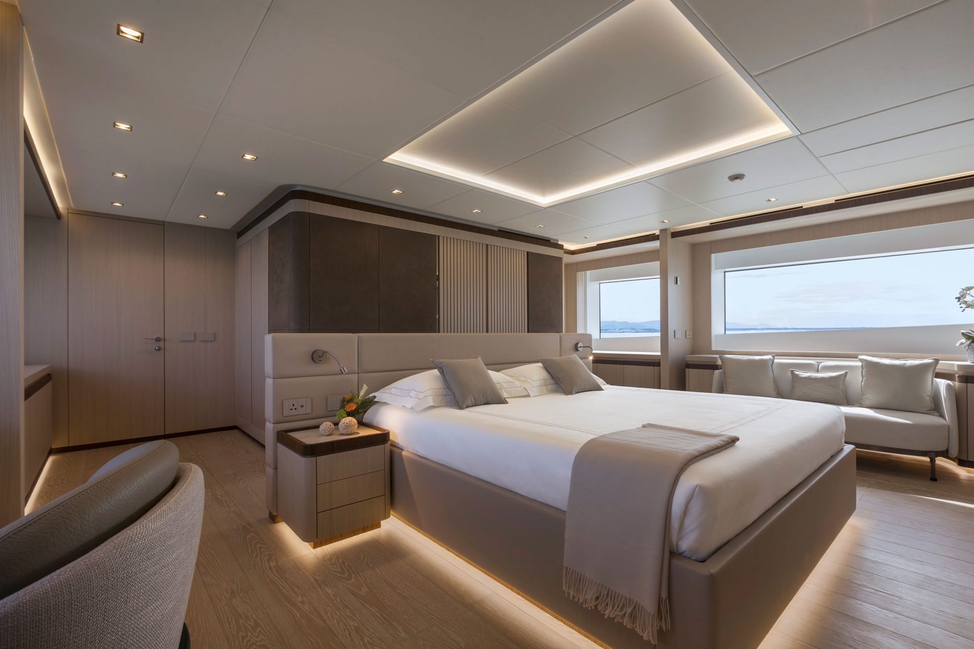 Cabina lussuosa Mangusta Yachts con letto matrimoniale