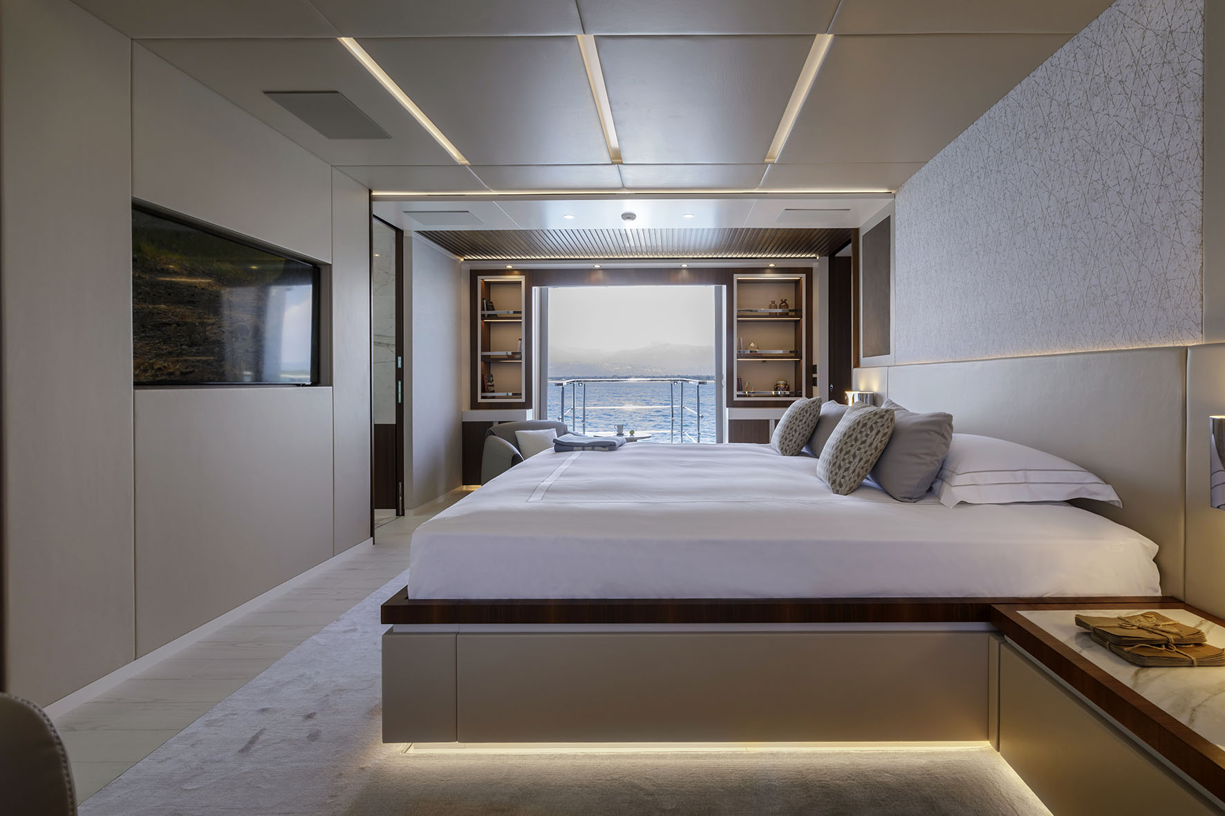Cabina lussuosa con vista mare su yacht Mangusta