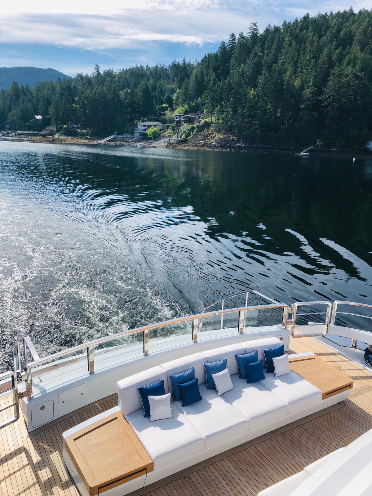 Soggiorno lussuoso su yacht Mangusta in navigazione