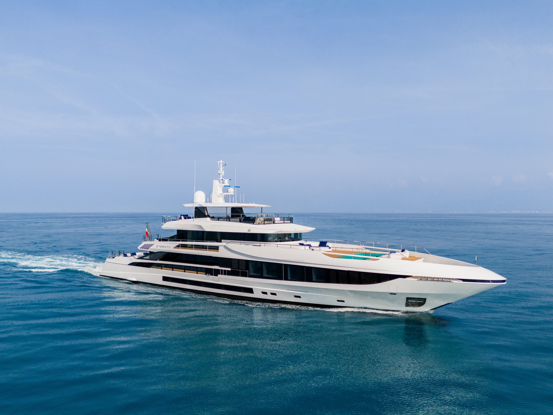 Mangusta Yachts luxury yacht cruising at sea
