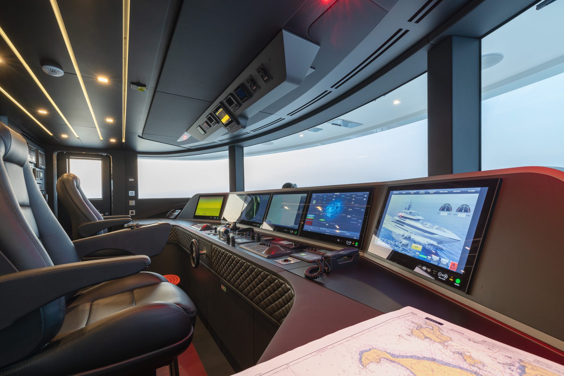 Plancia di controllo avanzata yacht Mangusta.