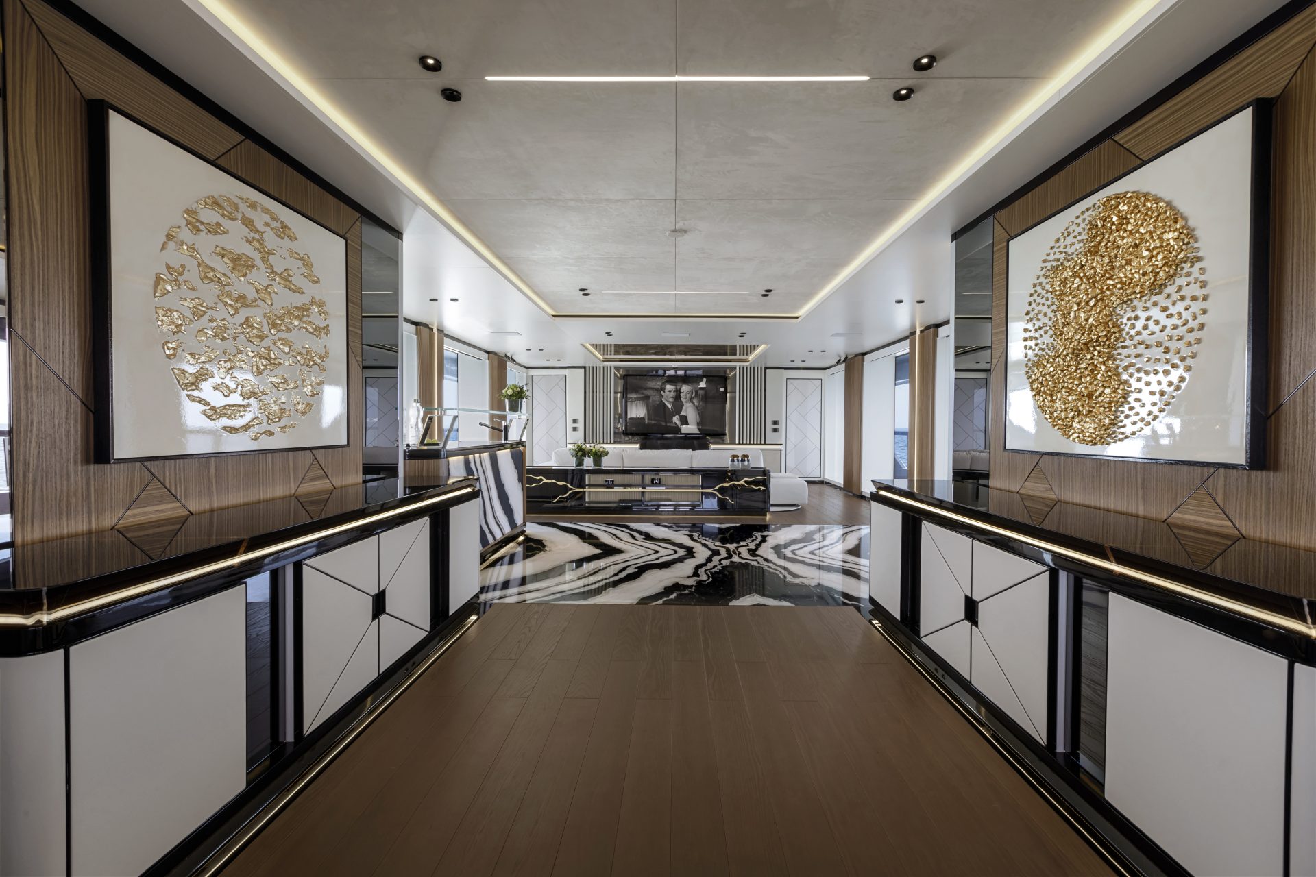 Interni eleganti di uno yacht Mangusta Yachts