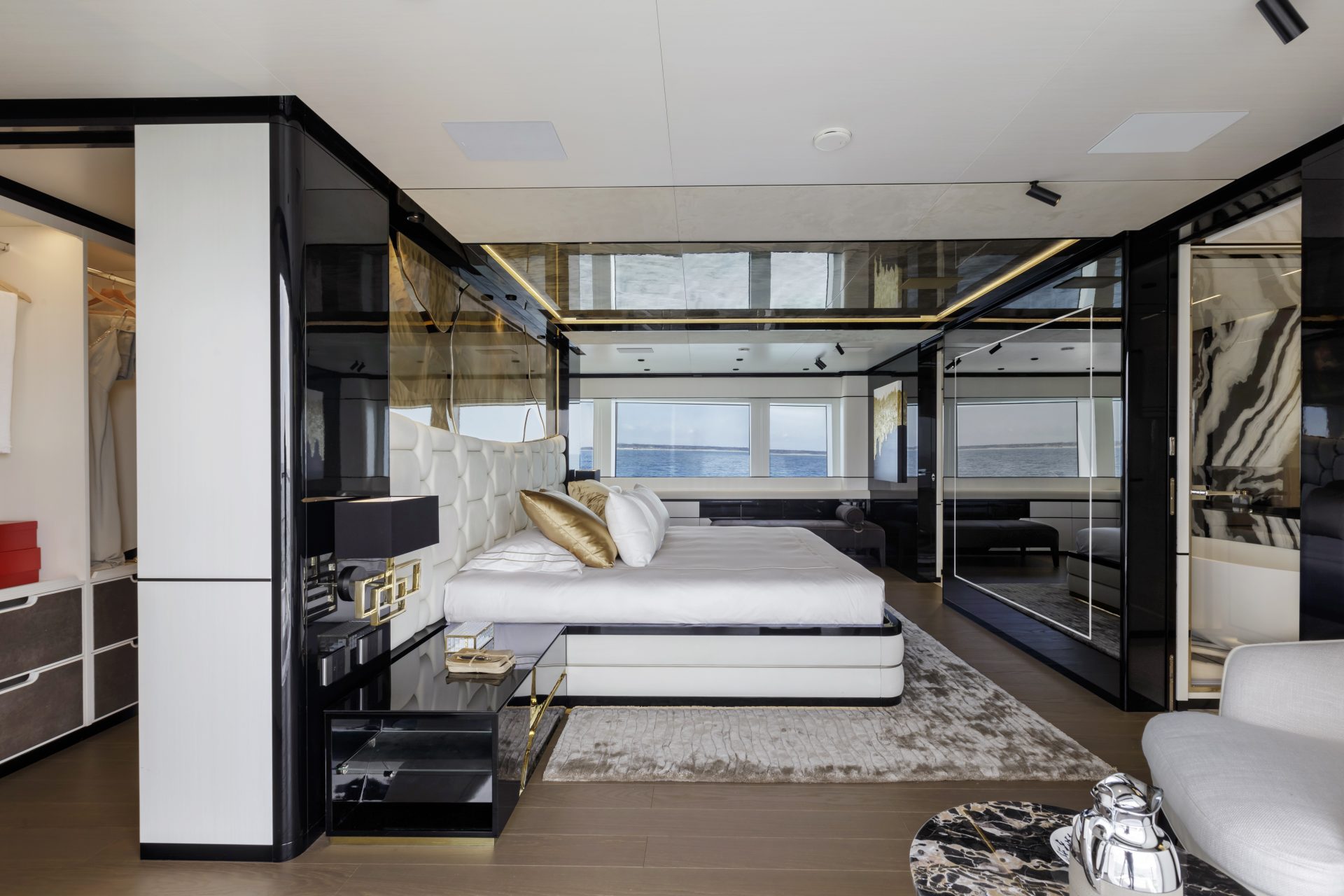 Cabina lussuosa con vista mare Mangusta Yachts