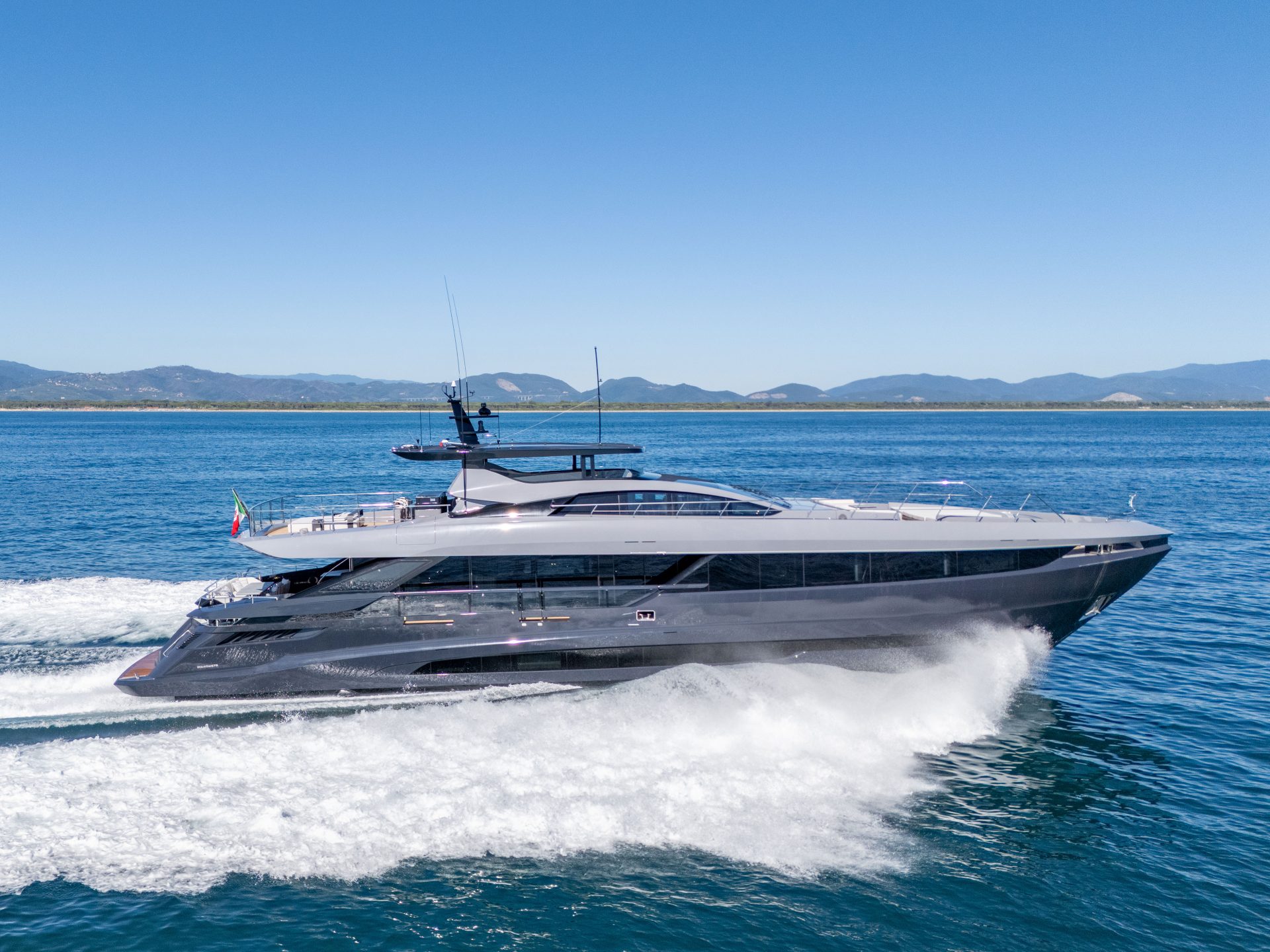 Mangusta Yachts naviga in mare aperto