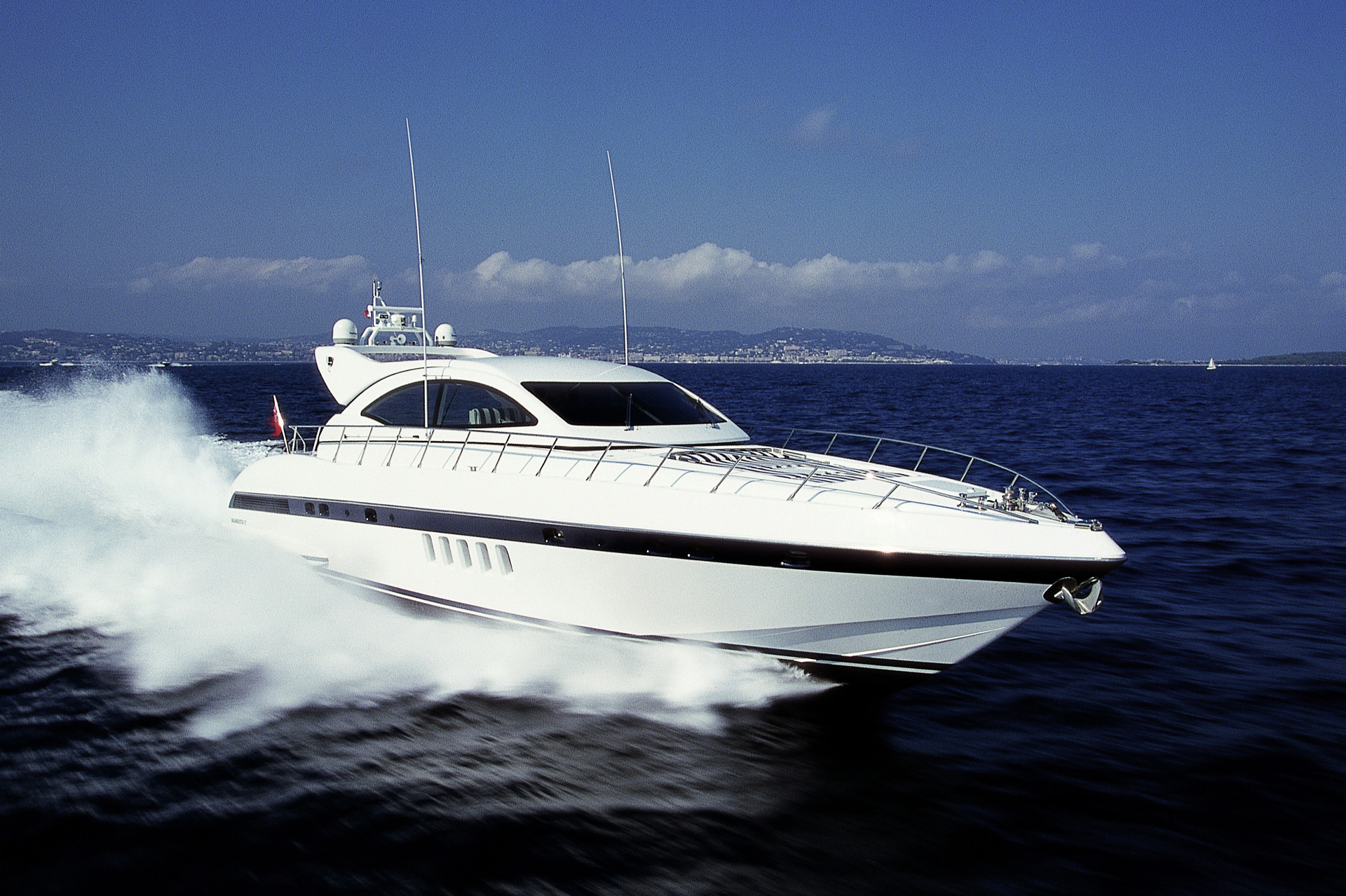 Mangusta 72